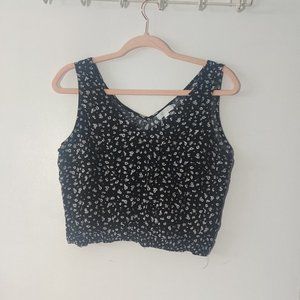 Sleeveless Black and White Floral Crop Top with Elastic Waist Abound Size Large